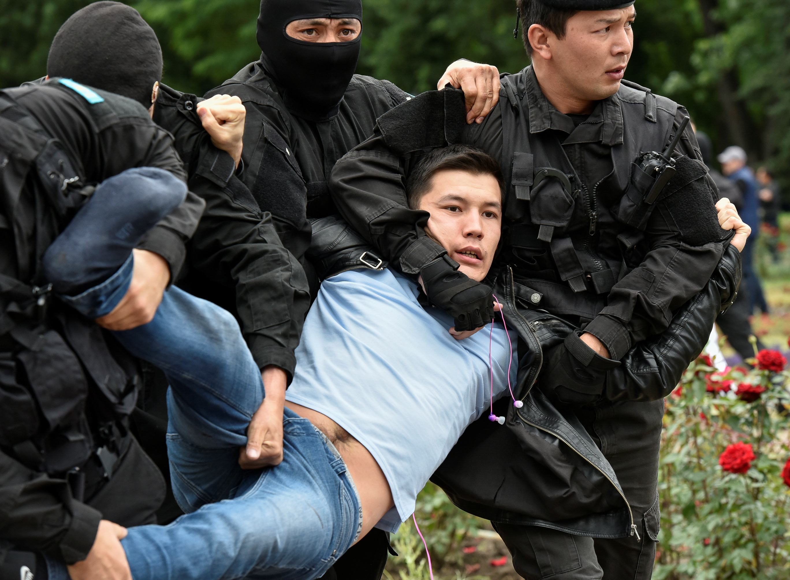Казахстан:  утром мирные протесты, вечером - гражданская война