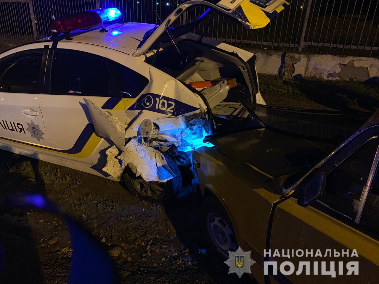 Пьяный водитель протаранил на Одесчине авто полицейских